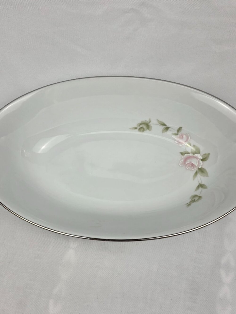 Style House Tudor Rose Oval Serving Vegetable Bowl Pink Roses Green Leaves